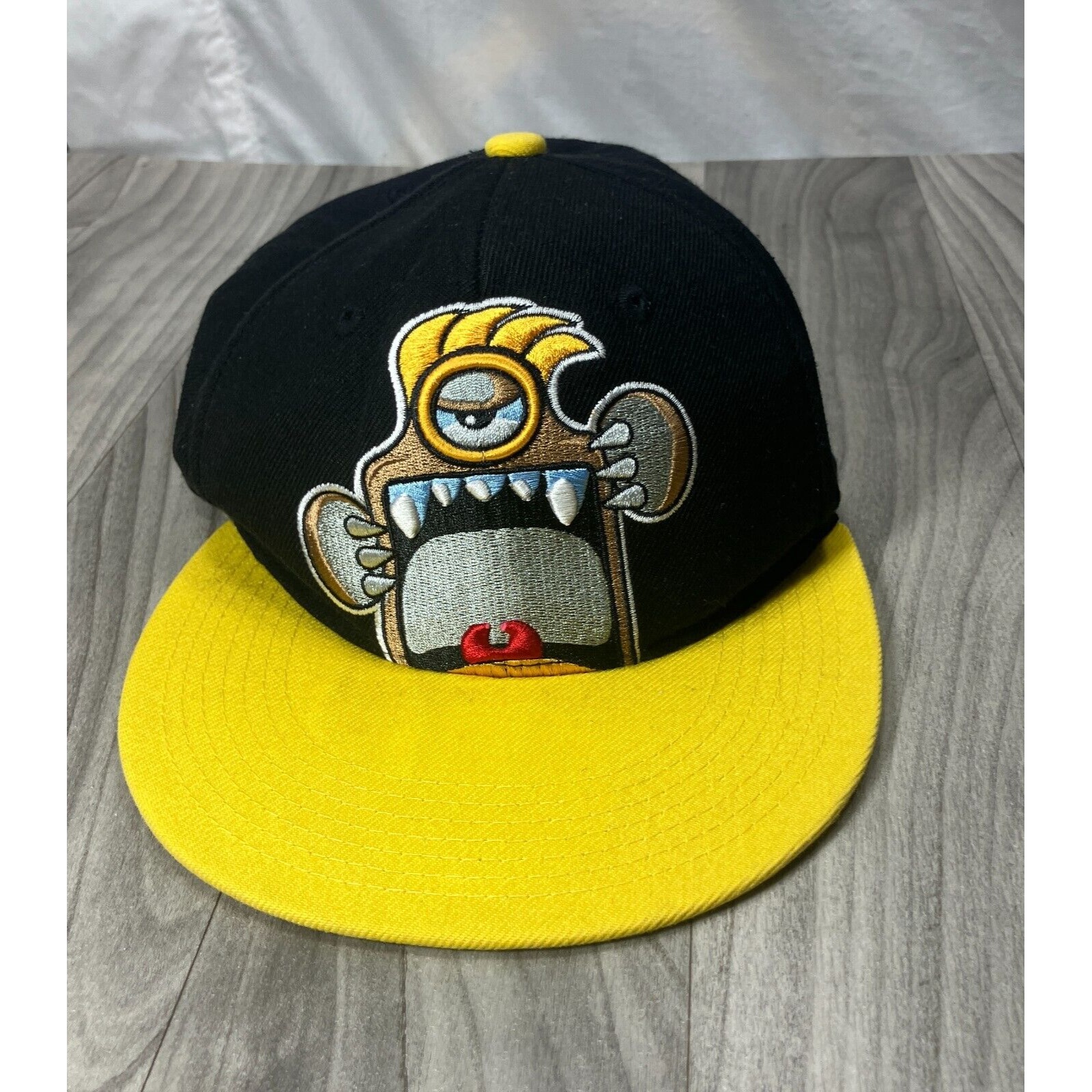 Vtg Retro City Hunter Big Mouth Cartoon Monster Snap Back Hat Black And Yellow